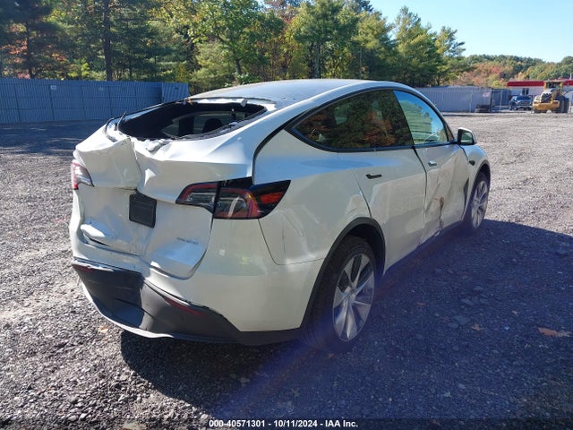 Продажа на аукционе авто 2024 Tesla Model Y Long Range Dual Motor All-wheel Drive, vin: 7SAYGDEE3RF007794, номер лота: 40571301