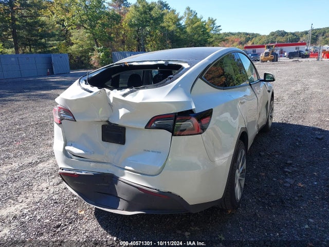 Продажа на аукционе авто 2024 Tesla Model Y Long Range Dual Motor All-wheel Drive, vin: 7SAYGDEE3RF007794, номер лота: 40571301