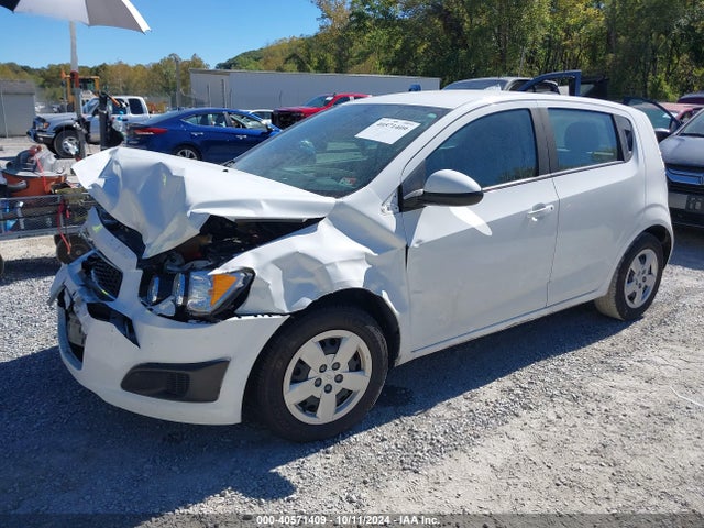 Chevrolet Sonic 2015 1G1JA6SH8S4190759 Image 2