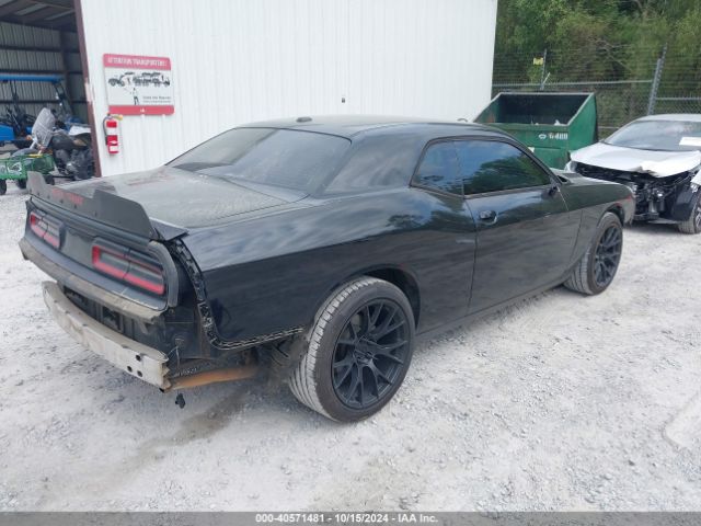 2C3CDZAG2FH811051 Dodge Challenger Sxt