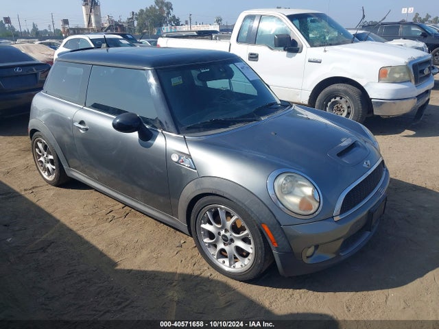 2008 MINI COOPER S WMWMF735X8TT92024 Photo 0