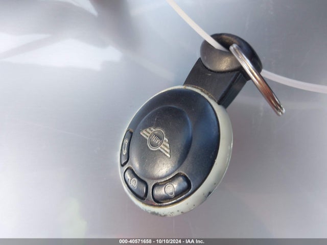 2008 MINI COOPER S WMWMF735X8TT92024 Photo 10