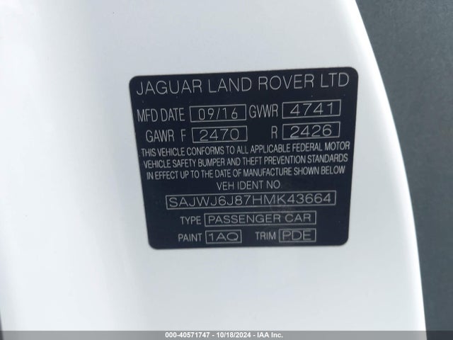 Jaguar F-type Svr 2017 SAJWJ6J87HMK43664 Image 9