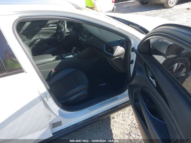 W04GV8SX6K1015800 Buick Regal Tourx Awd Essence