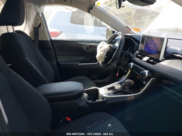 2T3H1RFV8RC267713 Toyota RAV4 LE