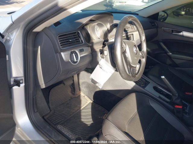 1VWLA7A34KC008998 Volkswagen Passat 2.0t Wolfsburg Edition