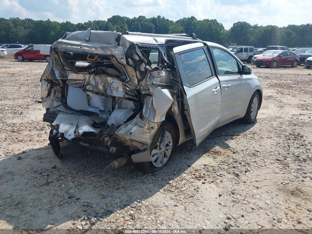 KNDMB5C15F6020621 KIA SEDONA LX