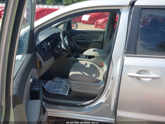 KNDMB5C15F6020621 KIA SEDONA LX