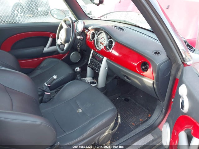 2005 MINI COOPER S WMWRH33455TF80903 Photo 4