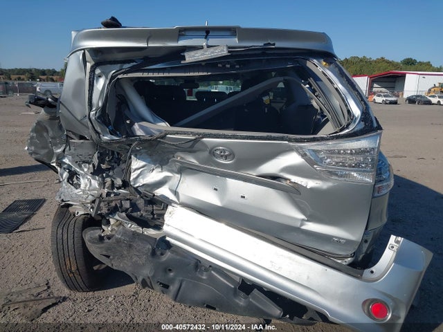 Toyota SIENNA SE 2020 5TDXZ3DC2LS054105 Image 16