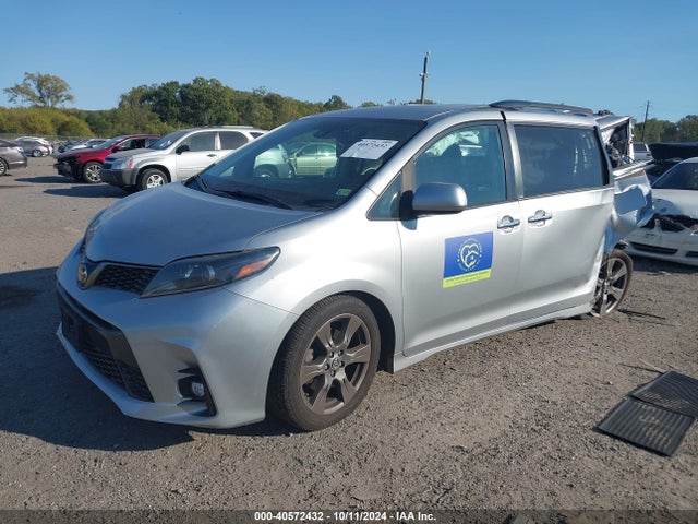 5TDXZ3DC2LS054105 Toyota SIENNA SE