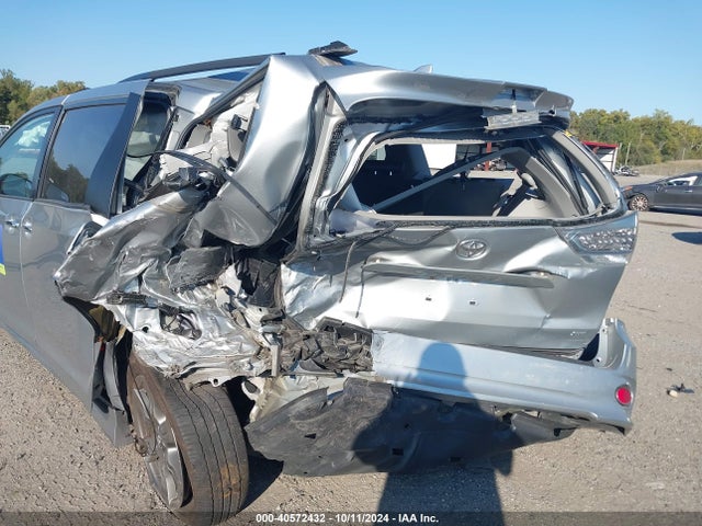 Toyota SIENNA SE 2020 5TDXZ3DC2LS054105 Image 6