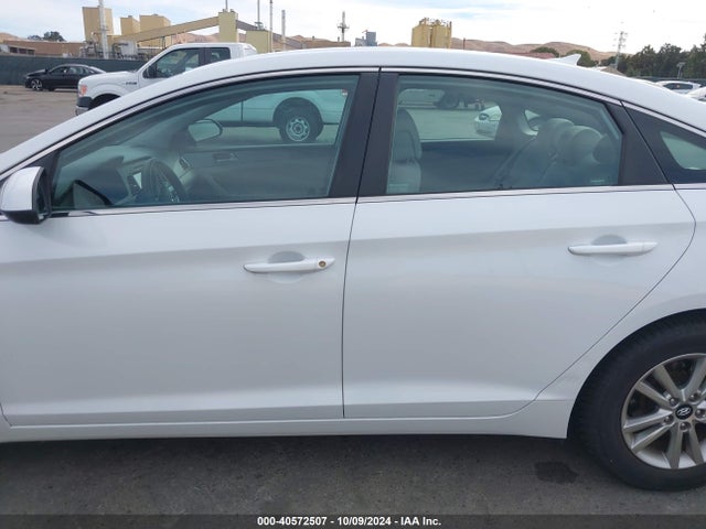 Hyundai SONATA SE 2016 5NPE24AF0GH267162 Image 14