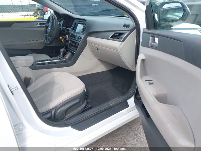 Hyundai SONATA SE 2016 5NPE24AF0GH267162 Image 5