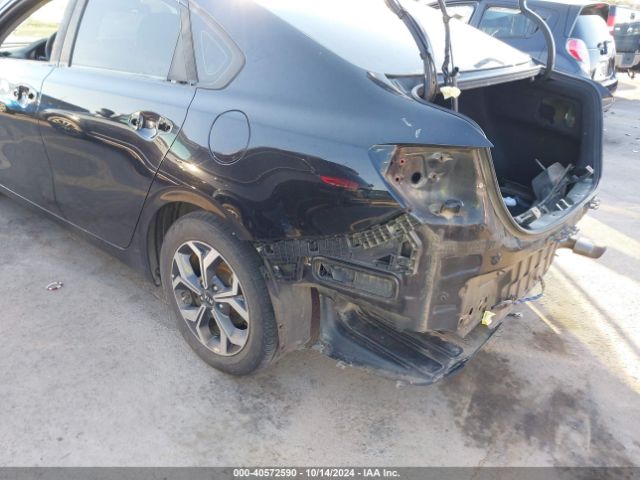 3KPF24ADXKE114885 KIA Forte Lxs