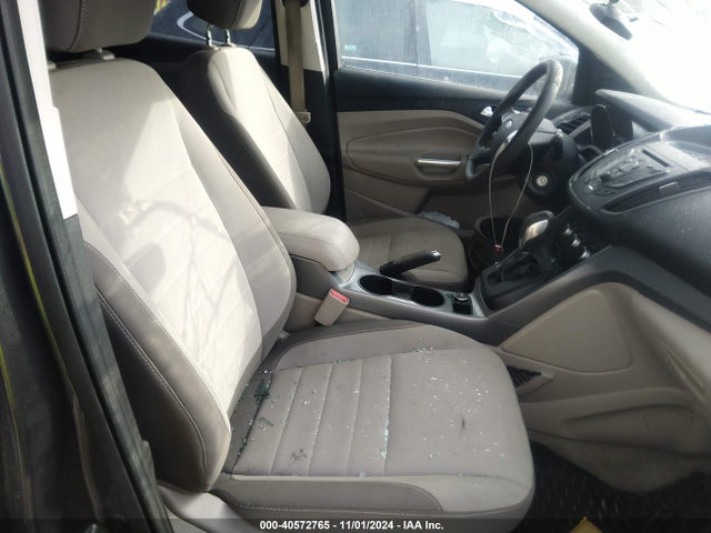 1FMCU0GX6GUA81315 Ford ESCAPE SE