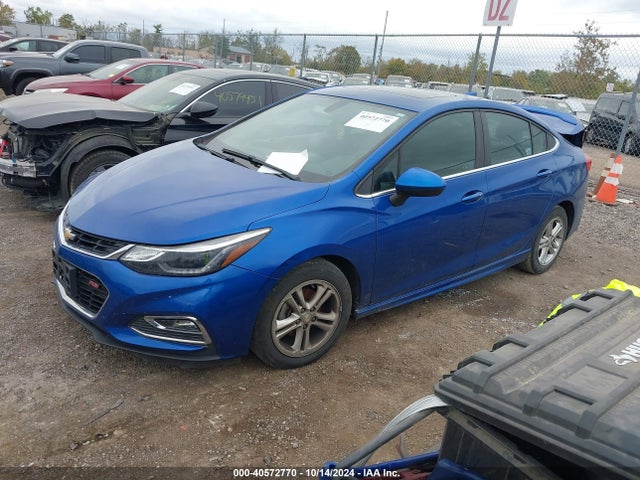 Chevrolet Cruze Lt Auto 2018 1G1BE5SM0J7191315 Image 2
