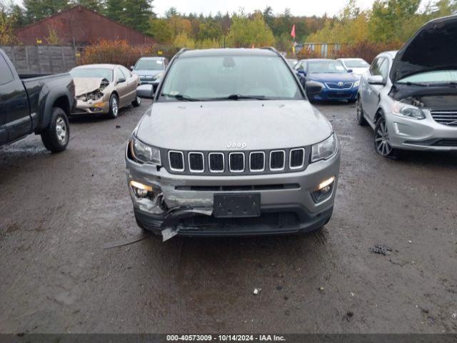 3C4NJDBB5JT114914 Jeep Compass Latitude 4x4