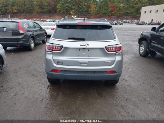 3C4NJDBB5JT114914 Jeep Compass Latitude 4x4
