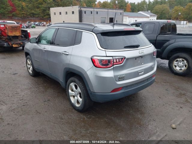 3C4NJDBB5JT114914 Jeep Compass Latitude 4x4