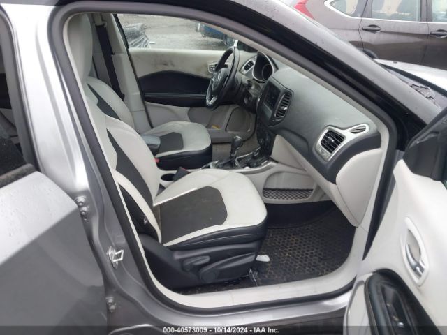 3C4NJDBB5JT114914 Jeep Compass Latitude 4x4