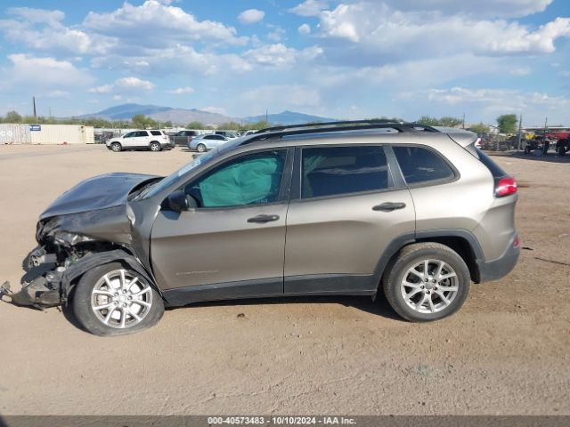 1C4PJLAS9GW362607 Jeep Cherokee Sport
