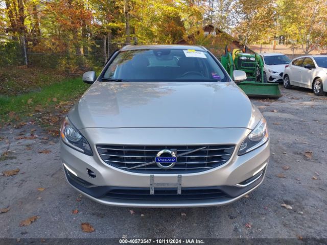 YV140MEKXH1352005 Volvo V60 T5 Premier