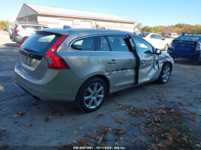 YV140MEKXH1352005 Volvo V60 T5 Premier