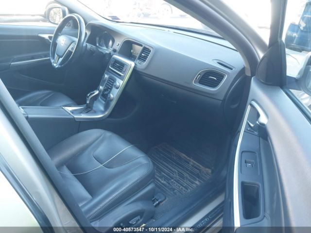 YV140MEKXH1352005 Volvo V60 T5 Premier
