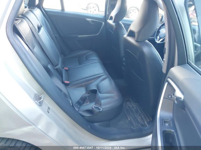 YV140MEKXH1352005 Volvo V60 T5 Premier
