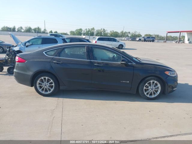 3FA6P0MU7KR110555 Ford Fusion Hybrid Sel
