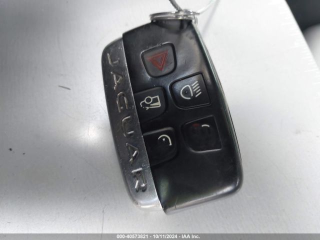 2017 JAGUAR XE SAJAD4BG4HA956227 Photo 10