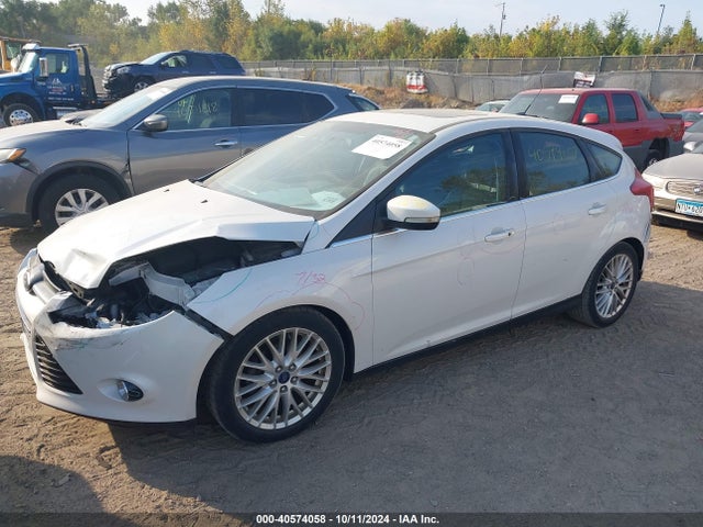 Ford Focus Titanium 2014 1FADP3N25EL452837 Image 2