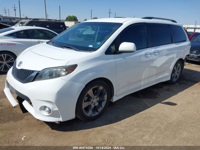 Toyota Sienna Se 8 Passenger 2014 5TDXK3DC8ES433942 Image 2