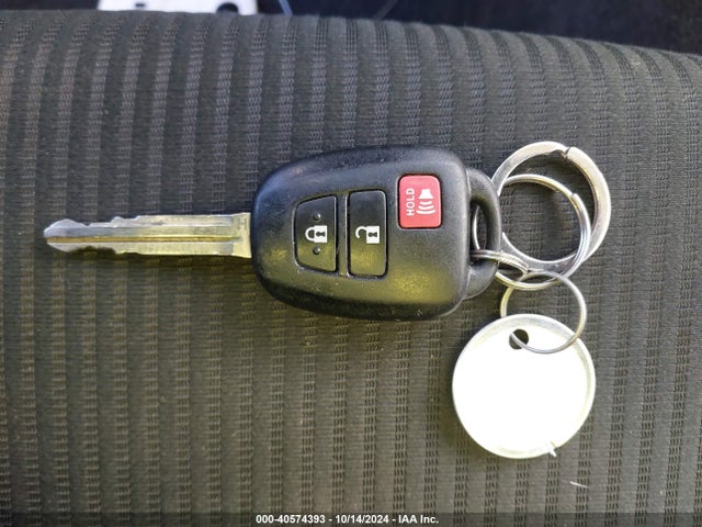 Toyota RAV4 LE 2017 JTMZFREV5HJ707860 Image 11
