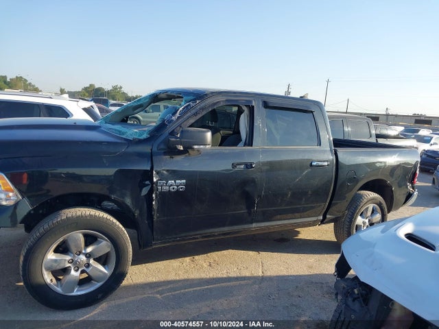 1C6RR7LG7JS273349 RAM 1500 Big Horn  4x4 5'7 Box