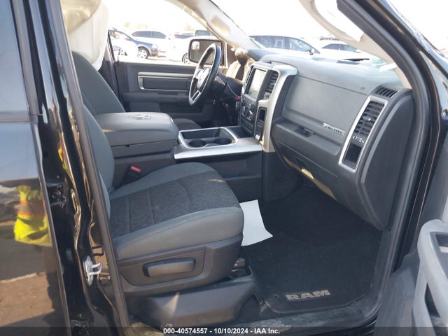 1C6RR7LG7JS273349 RAM 1500 Big Horn  4x4 5'7 Box