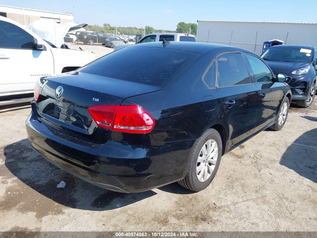 1VWAT7A32FC022891 Volkswagen Passat 1.8t Wolfsburg Edition