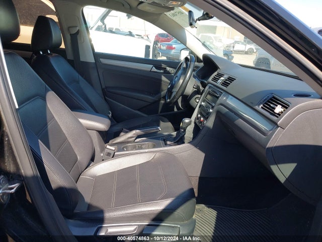 1VWAT7A32FC022891 Volkswagen Passat 1.8t Wolfsburg Edition