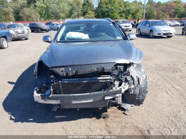 SJKCH5CP8HA021533 Infiniti Qx30 Premium