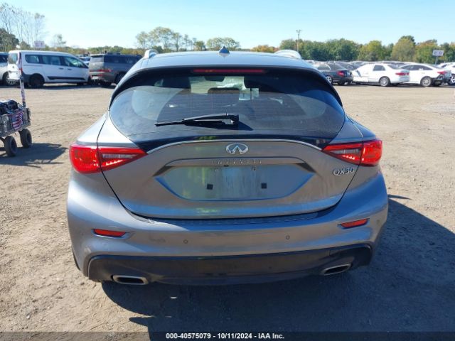 SJKCH5CP8HA021533 Infiniti Qx30 Premium