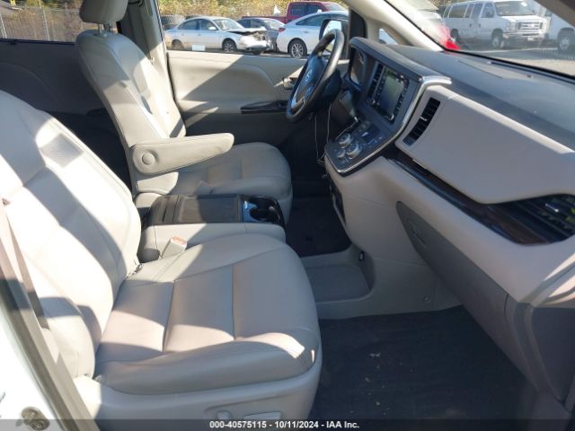 5TDDZ3DC5KS212812 Toyota Sienna Xle 7 Passenger