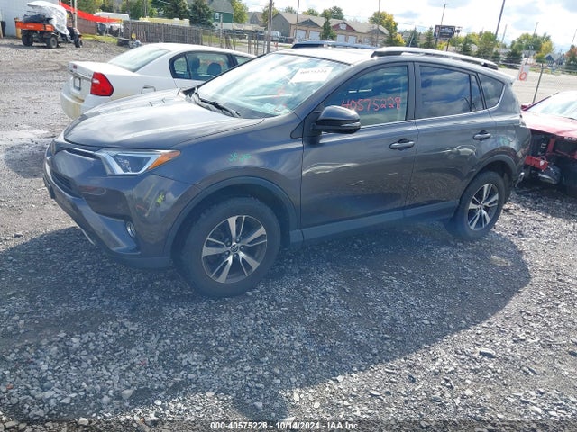 Toyota Rav4 Xle 2017 JTMRFREV5HJ164705 Image 2