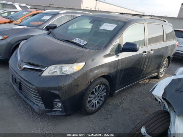 5TDYZ3DC3JS922758 Toyota Sienna Xle Premium 8 Passenger