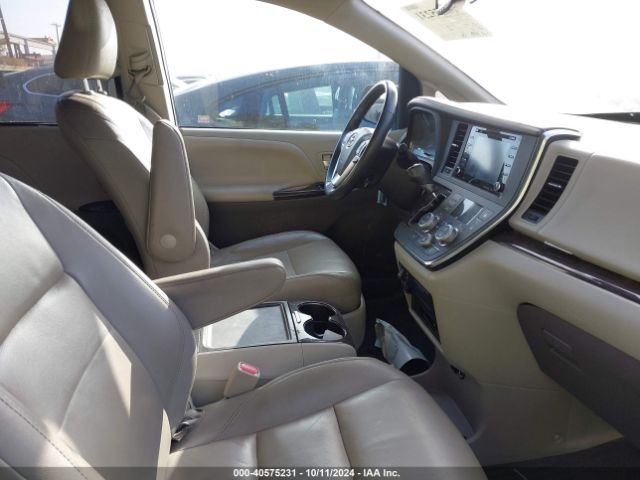 5TDYZ3DC3JS922758 Toyota Sienna Xle Premium 8 Passenger