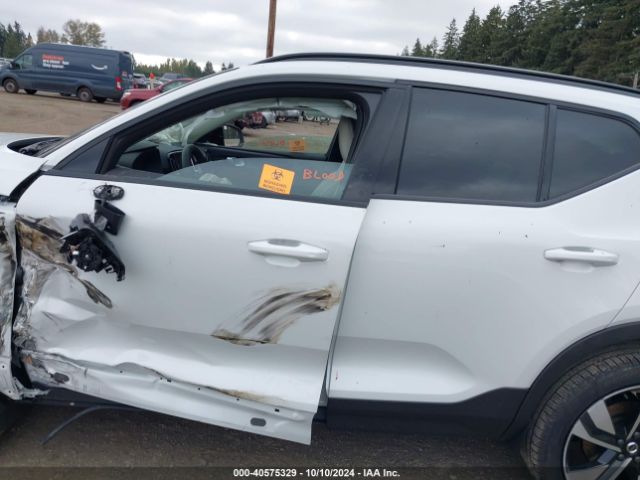 YV4L12UM9S2463584 Volvo Xc40 Ultra Dark Theme