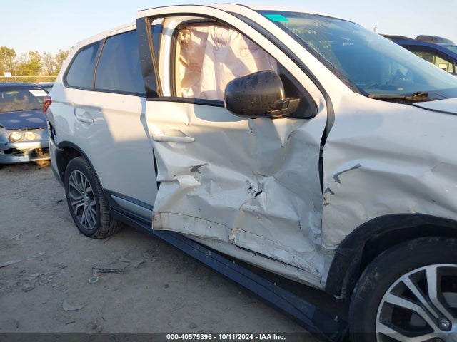 Mitsubishi Outlander Es 2017 JA4AD2A33HZ065178 Image 13