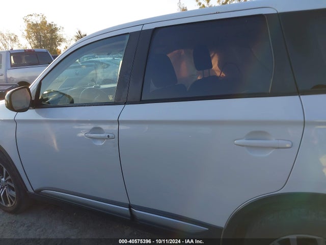 Mitsubishi Outlander Es 2017 JA4AD2A33HZ065178 Image 14