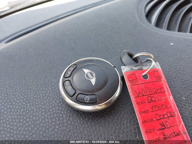 2011 MINI COOPER WMWSU3C53BTX97221 Photo 10