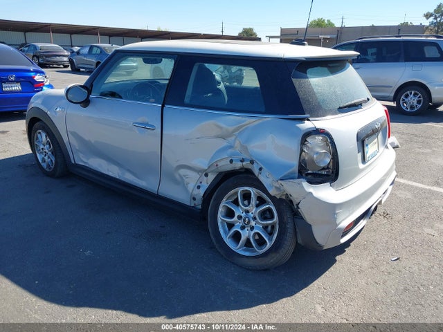 2015 MINI COOPER S WMWXP7C5XF2A34812 Photo 2